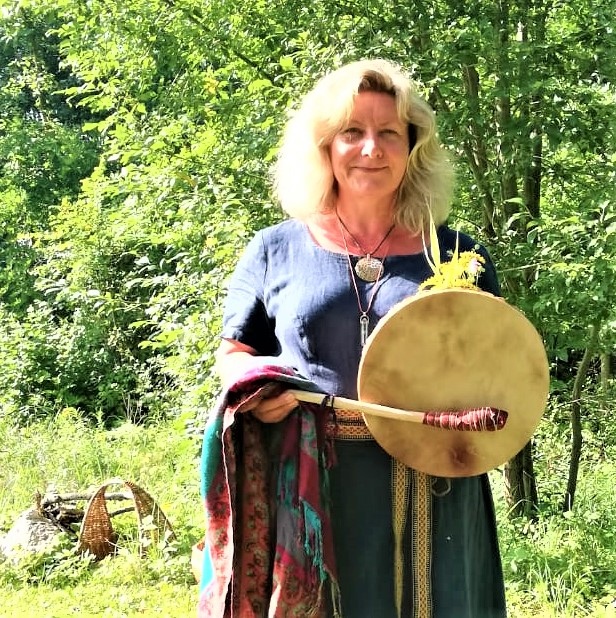 Ginta Gūtmane, astroloģe, mūziķe Ginta Gūtmane, astroloģe, mūziķe